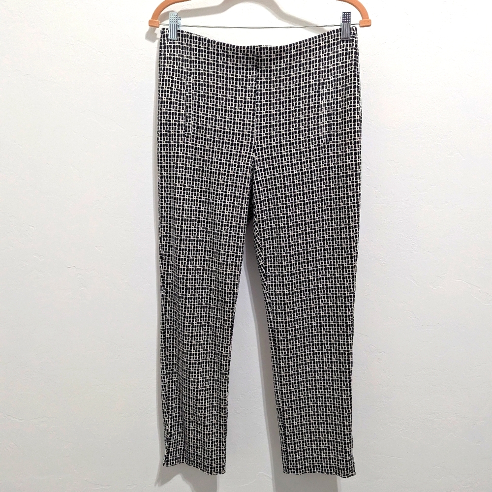 Chico's Black & White Pull On Elastic Waist Band size US 6